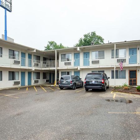 Days Inn By Wyndham New Philadelphia Buitenkant foto