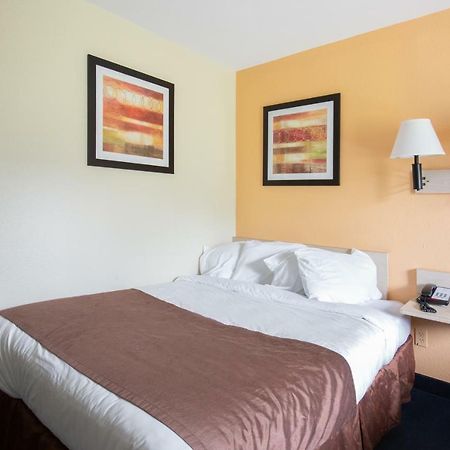 Days Inn By Wyndham New Philadelphia Buitenkant foto