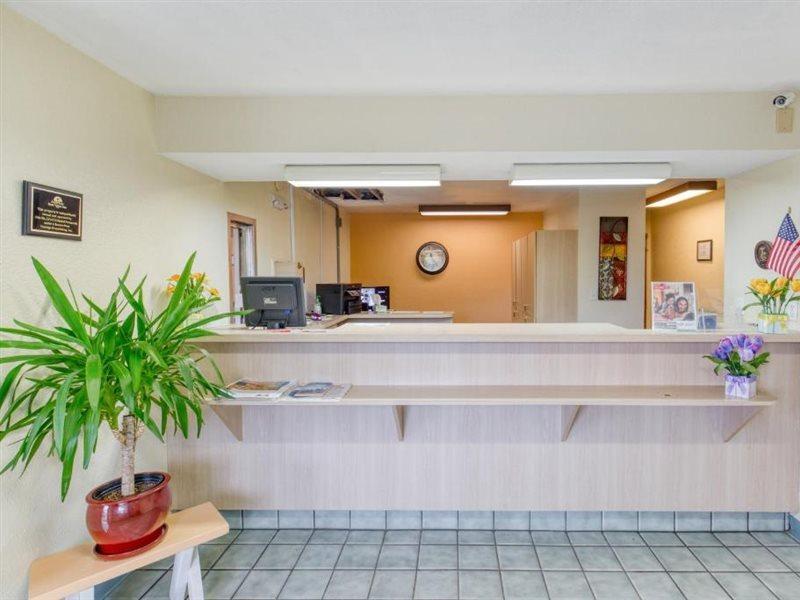Days Inn By Wyndham New Philadelphia Buitenkant foto