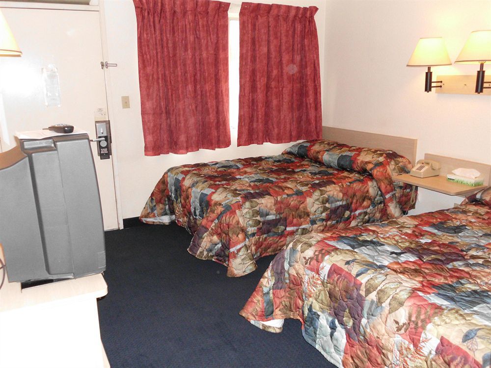 Days Inn By Wyndham New Philadelphia Buitenkant foto