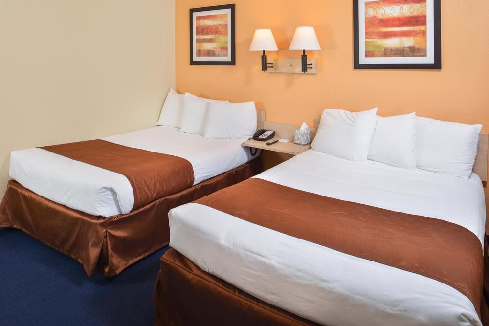 Days Inn By Wyndham New Philadelphia Buitenkant foto