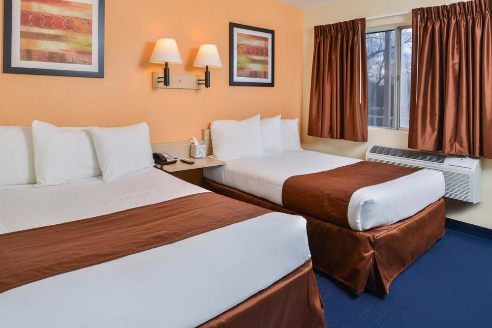 Days Inn By Wyndham New Philadelphia Buitenkant foto