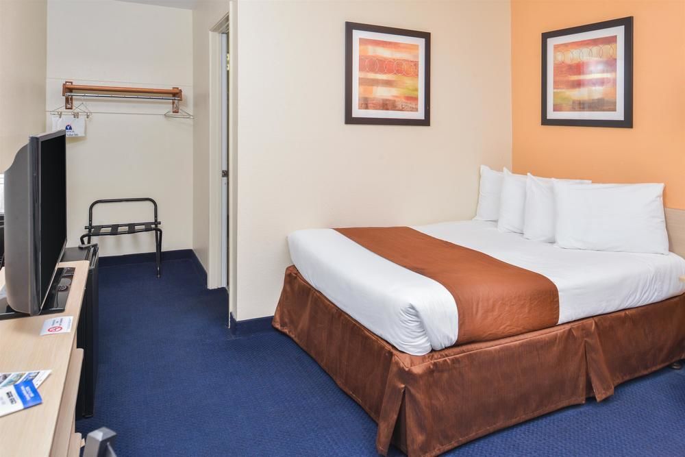 Days Inn By Wyndham New Philadelphia Buitenkant foto