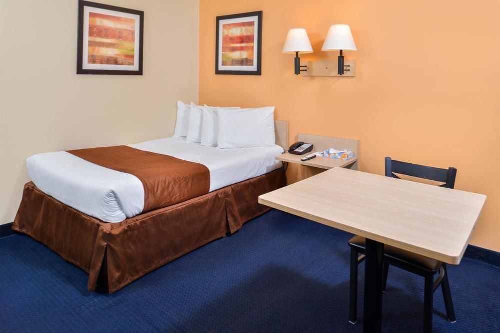 Days Inn By Wyndham New Philadelphia Buitenkant foto