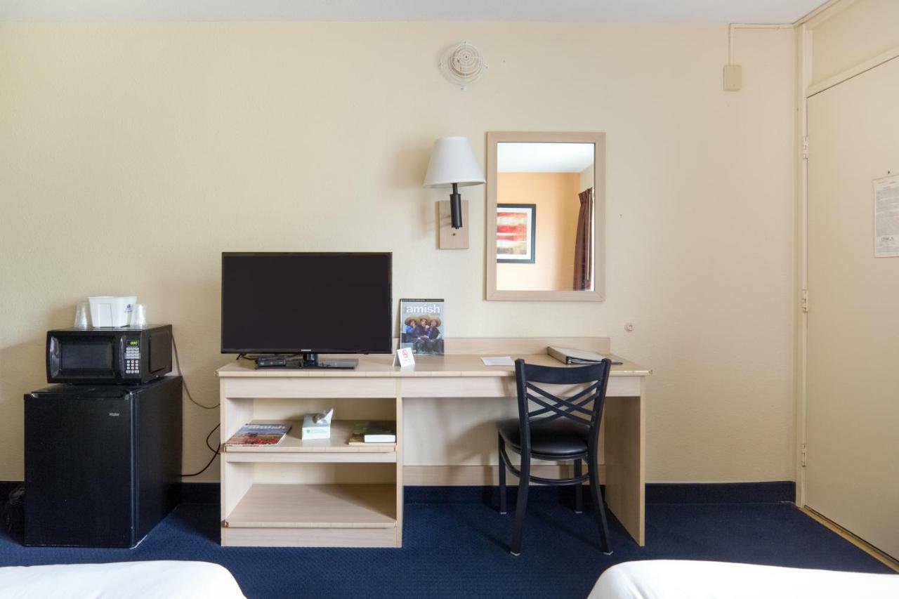 Days Inn By Wyndham New Philadelphia Buitenkant foto