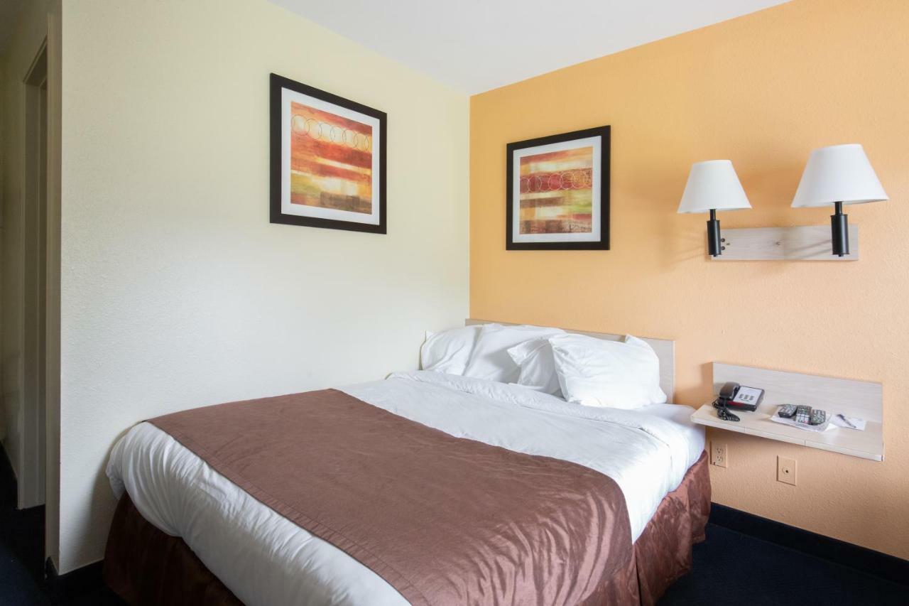 Days Inn By Wyndham New Philadelphia Buitenkant foto