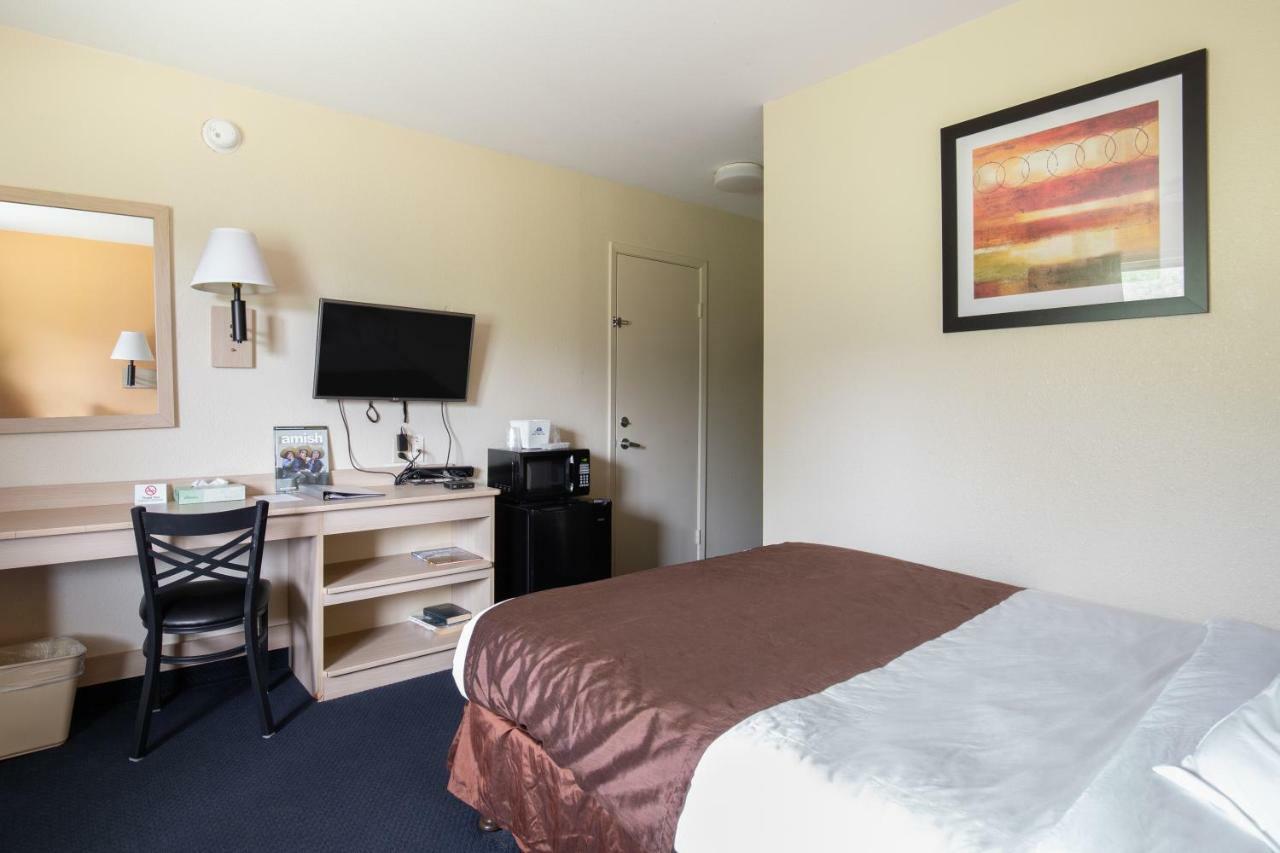 Days Inn By Wyndham New Philadelphia Buitenkant foto