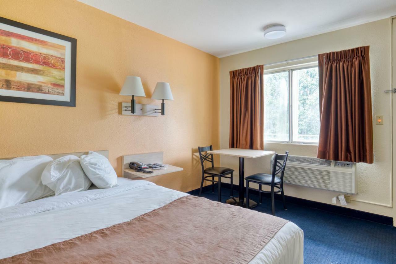 Days Inn By Wyndham New Philadelphia Buitenkant foto