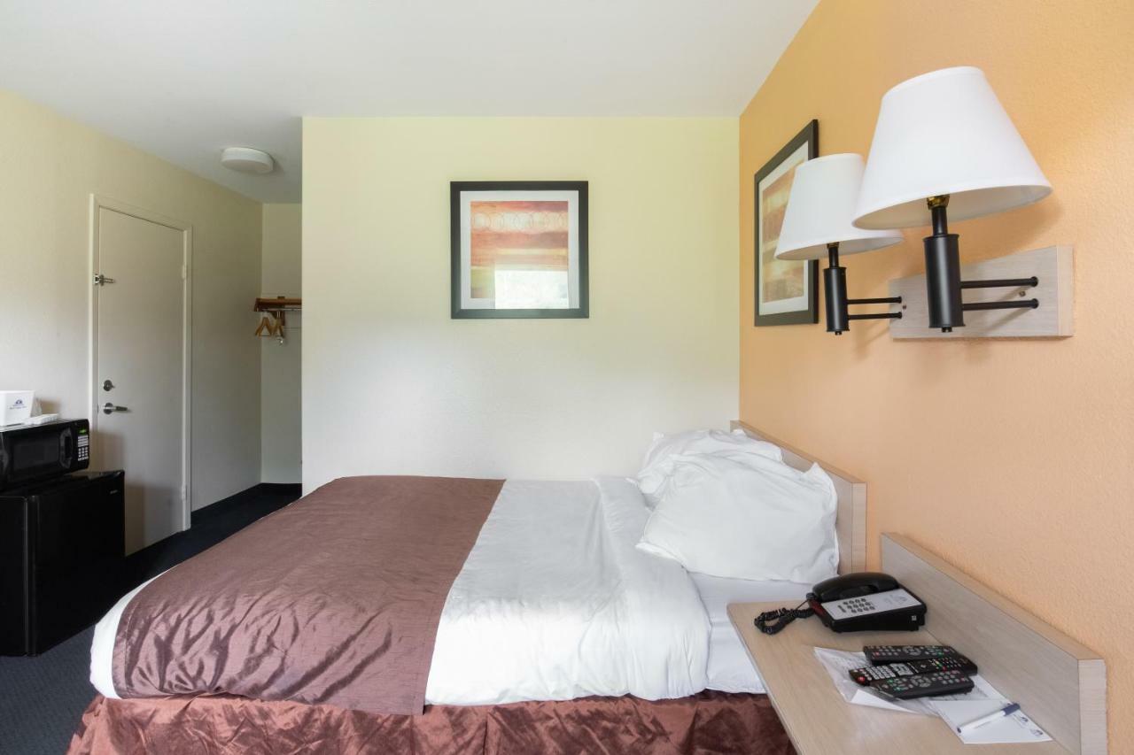Days Inn By Wyndham New Philadelphia Buitenkant foto